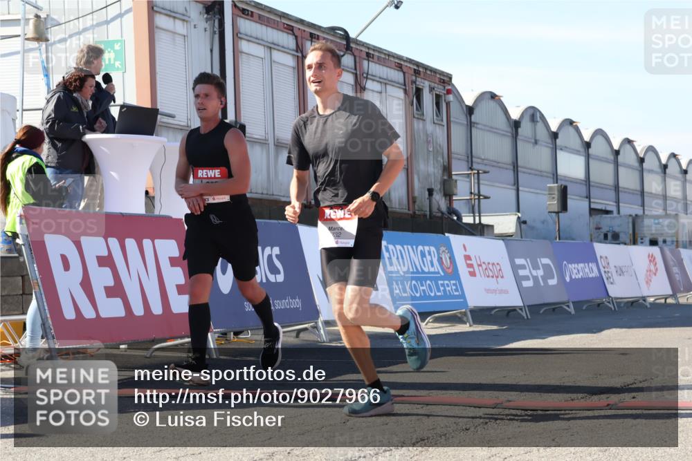 03.10.2025 - Köhlbrandbrückenlauf Luisa Fischer http://msf.ph/oto/9027966 03.10.2025 12:58:20 Ziel 4083, 4099, 4248, 4394, 6152, 6717, 6718, 6732, 6741 meine-sportfotos.de