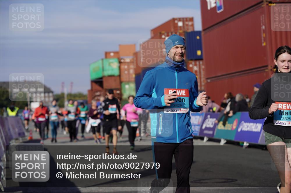 03.10.2025 - Köhlbrandbrückenlauf Michael Burmester http://msf.ph/oto/9027979 03.10.2025 10:32:11 Ziel 2116, 2159, 2184, 2212, 2365, 2433, 2436, 2470, 2569, 2599, 3033, 3328, 3329 meine-sportfotos.de