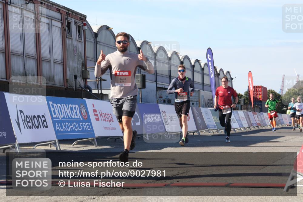 03.10.2025 - Köhlbrandbrückenlauf Luisa Fischer http://msf.ph/oto/9027981 03.10.2025 12:58:23 Ziel 4083, 4099, 4394, 5775, 6152, 6617, 6717, 6732, 6741 meine-sportfotos.de
