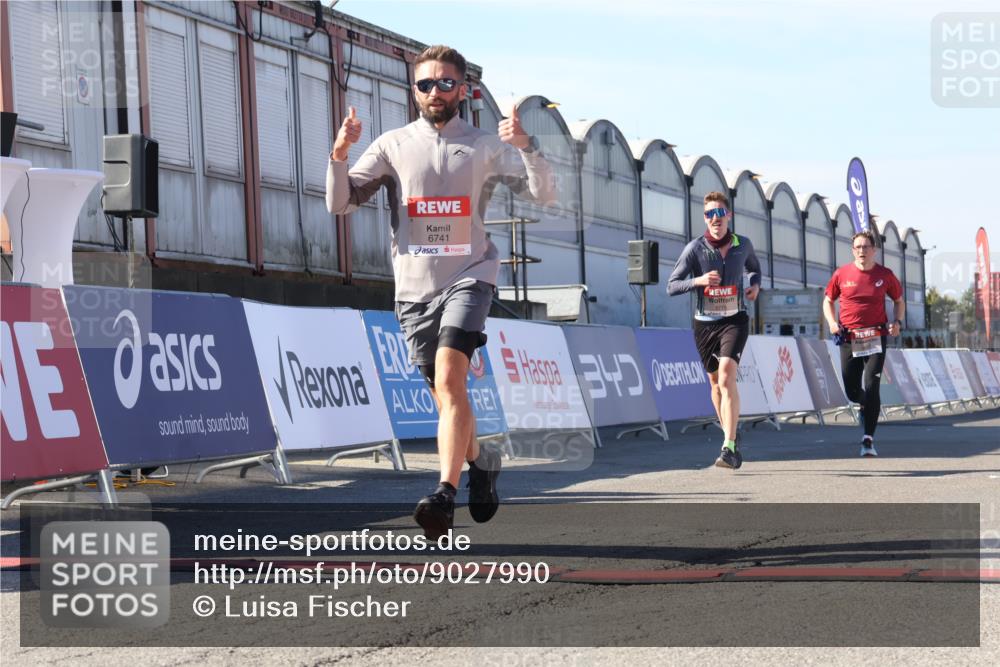 03.10.2025 - Köhlbrandbrückenlauf Luisa Fischer http://msf.ph/oto/9027990 03.10.2025 12:58:24 Ziel 4083, 4099, 5775, 6152, 6617, 6717, 6732, 6741 meine-sportfotos.de