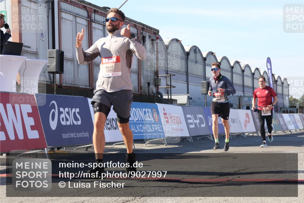 03.10.2025 - Köhlbrandbrückenlauf Luisa Fischer http://msf.ph/oto/9027997 03.10.2025 12:58:24 Ziel 4083, 4099, 5775, 6152, 6617, 6717, 6732, 6741 meine-sportfotos.de