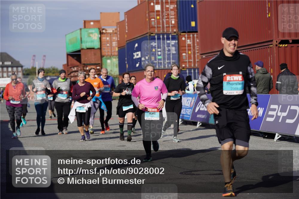 03.10.2025 - Köhlbrandbrückenlauf Michael Burmester http://msf.ph/oto/9028002 03.10.2025 10:32:14 Ziel 1908, 2116, 2159, 2184, 2212, 2338, 2365, 2433, 2436, 2470, 2568, 2569, 2599, 3033, 3045, 3780 meine-sportfotos.de