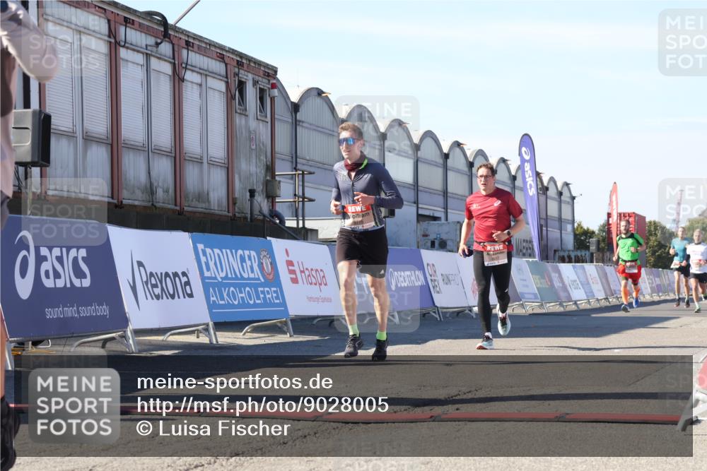 03.10.2025 - Köhlbrandbrückenlauf Luisa Fischer http://msf.ph/oto/9028005 03.10.2025 12:58:25 Ziel 4083, 4099, 5775, 6152, 6617, 6717, 6732, 6741 meine-sportfotos.de