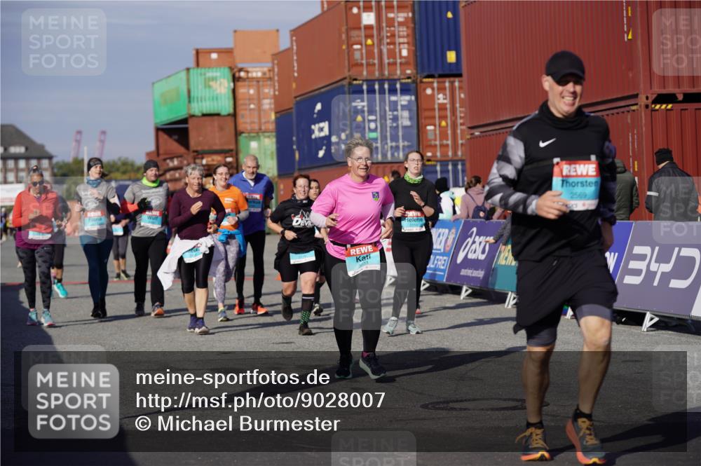 03.10.2025 - Köhlbrandbrückenlauf Michael Burmester http://msf.ph/oto/9028007 03.10.2025 10:32:14 Ziel 1908, 2116, 2159, 2184, 2212, 2338, 2365, 2433, 2436, 2470, 2568, 2569, 2599, 3033, 3045, 3780 meine-sportfotos.de