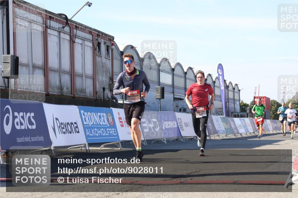 03.10.2025 - Köhlbrandbrückenlauf Luisa Fischer http://msf.ph/oto/9028011 03.10.2025 12:58:25 Ziel 4083, 4099, 5775, 6152, 6617, 6717, 6732, 6741 meine-sportfotos.de