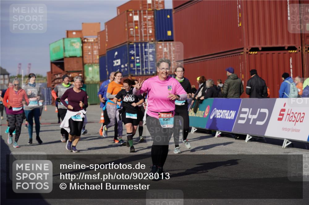 03.10.2025 - Köhlbrandbrückenlauf Michael Burmester http://msf.ph/oto/9028013 03.10.2025 10:32:15 Ziel 1908, 1923, 2116, 2159, 2184, 2212, 2338, 2365, 2436, 2470, 2568, 2569, 2599, 3033, 3045, 3780 meine-sportfotos.de