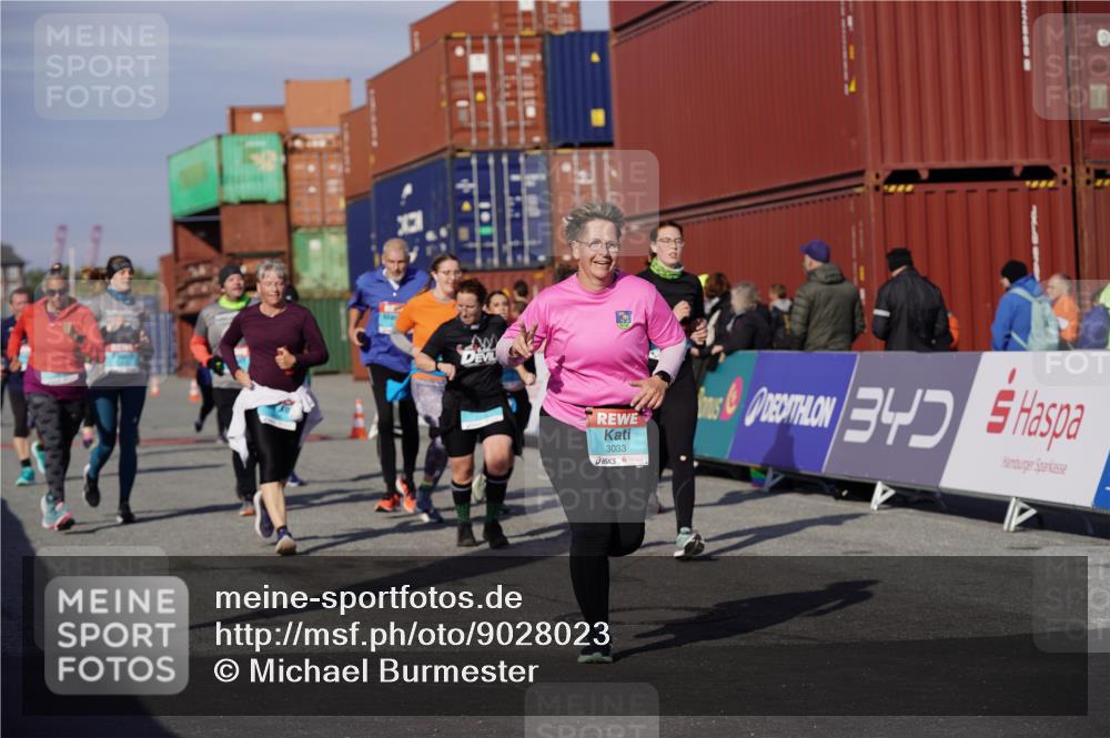 03.10.2025 - Köhlbrandbrückenlauf Michael Burmester http://msf.ph/oto/9028023 03.10.2025 10:32:16 Ziel 1908, 1923, 2116, 2159, 2184, 2212, 2316, 2338, 2365, 2436, 2470, 2568, 2569, 2599, 3033, 3045, 3737, 3780 meine-sportfotos.de