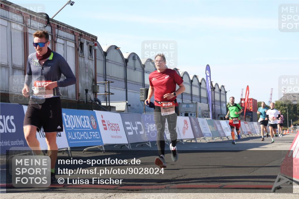 03.10.2025 - Köhlbrandbrückenlauf Luisa Fischer http://msf.ph/oto/9028024 03.10.2025 12:58:26 Ziel 4083, 4099, 5706, 5775, 6152, 6617, 6717, 6732, 6741 meine-sportfotos.de