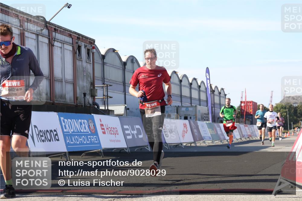 03.10.2025 - Köhlbrandbrückenlauf Luisa Fischer http://msf.ph/oto/9028029 03.10.2025 12:58:27 Ziel 4083, 4099, 5706, 5775, 6152, 6617, 6732, 6741 meine-sportfotos.de