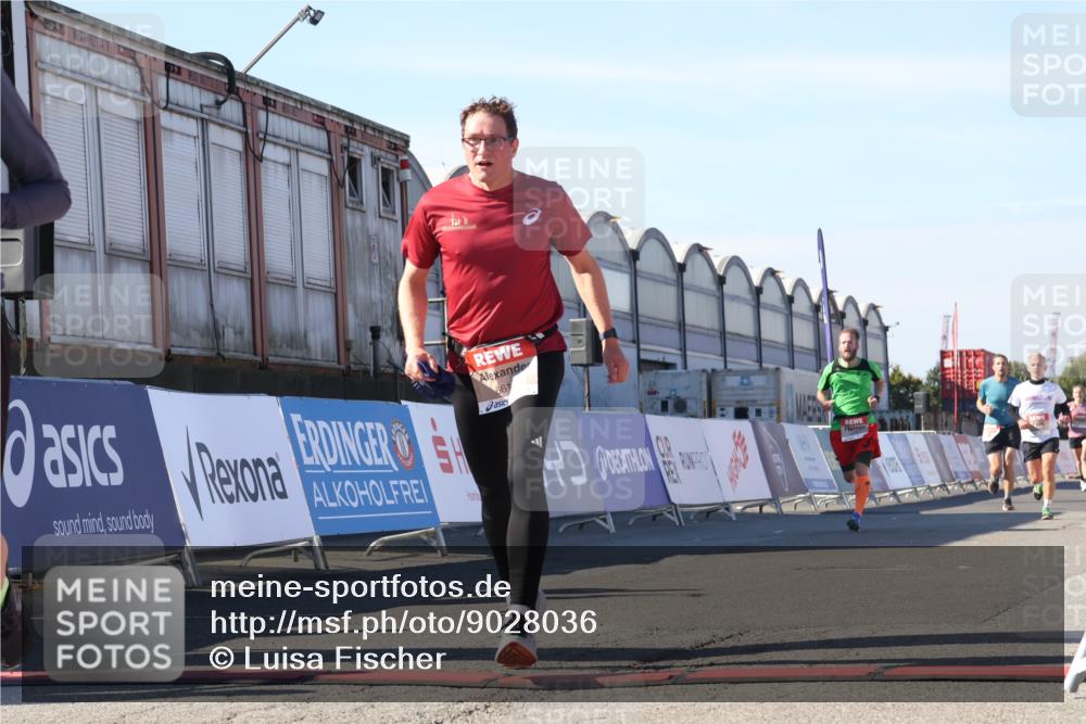 03.10.2025 - Köhlbrandbrückenlauf Luisa Fischer http://msf.ph/oto/9028036 03.10.2025 12:58:27 Ziel 4083, 4099, 5706, 5775, 6152, 6617, 6732, 6741 meine-sportfotos.de