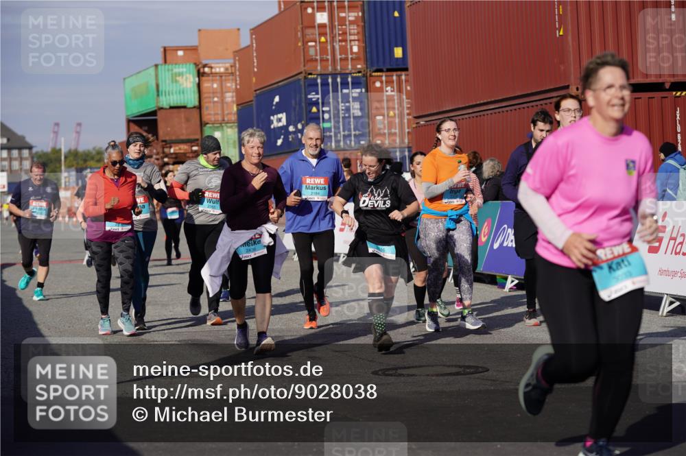 03.10.2025 - Köhlbrandbrückenlauf Michael Burmester http://msf.ph/oto/9028038 03.10.2025 10:32:17 Ziel 1749, 1908, 1923, 2041, 2116, 2159, 2184, 2212, 2316, 2338, 2365, 2436, 2470, 2568, 2569, 2599, 3033, 3045, 3737, 3780 meine-sportfotos.de