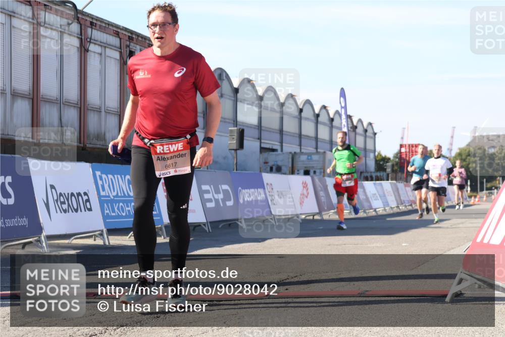 03.10.2025 - Köhlbrandbrückenlauf Luisa Fischer http://msf.ph/oto/9028042 03.10.2025 12:58:28 Ziel 4083, 4084, 4099, 5706, 5775, 6617, 6732, 6741 meine-sportfotos.de
