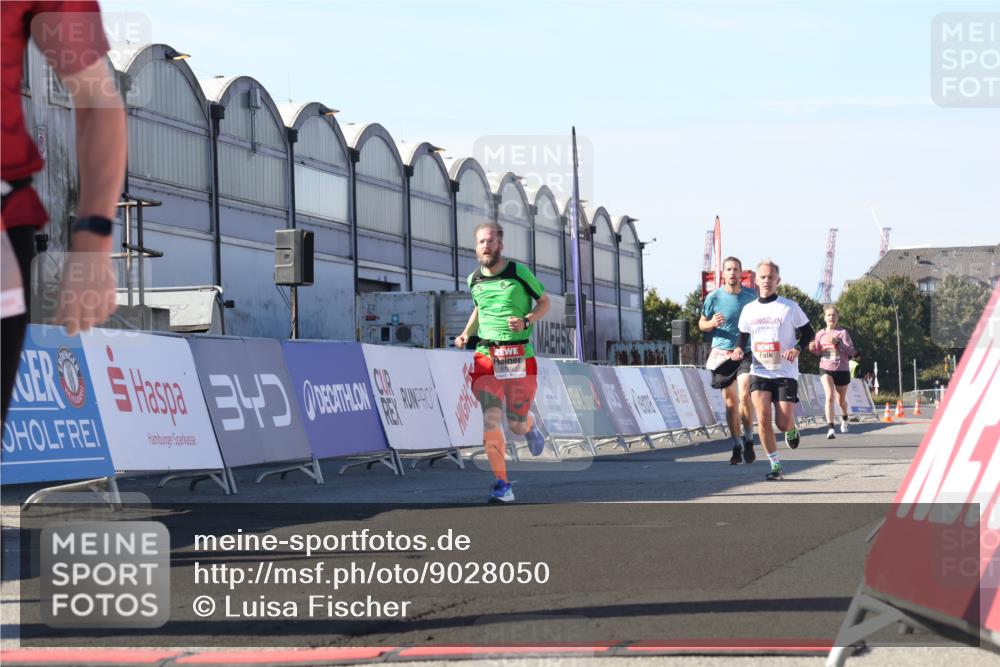 03.10.2025 - Köhlbrandbrückenlauf Luisa Fischer http://msf.ph/oto/9028050 03.10.2025 12:58:28 Ziel 4083, 4084, 4099, 5706, 5775, 6617, 6732, 6741 meine-sportfotos.de