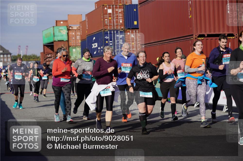 03.10.2025 - Köhlbrandbrückenlauf Michael Burmester http://msf.ph/oto/9028051 03.10.2025 10:32:18 Ziel 1749, 1908, 1923, 2041, 2085, 2116, 2159, 2184, 2212, 2316, 2338, 2365, 2436, 2470, 2568, 2569, 2599, 3033, 3045, 3737, 3780 meine-sportfotos.de