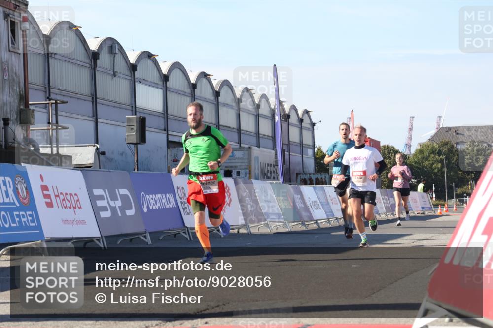 03.10.2025 - Köhlbrandbrückenlauf Luisa Fischer http://msf.ph/oto/9028056 03.10.2025 12:58:29 Ziel 4083, 4084, 4241, 5706, 5775, 6617, 6732, 6741 meine-sportfotos.de