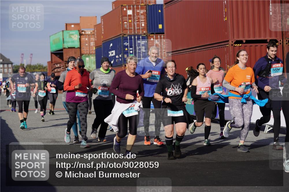 03.10.2025 - Köhlbrandbrückenlauf Michael Burmester http://msf.ph/oto/9028059 03.10.2025 10:32:18 Ziel 1749, 1908, 1923, 2041, 2085, 2116, 2159, 2184, 2212, 2316, 2338, 2365, 2436, 2470, 2568, 2569, 2599, 3033, 3045, 3737, 3780 meine-sportfotos.de