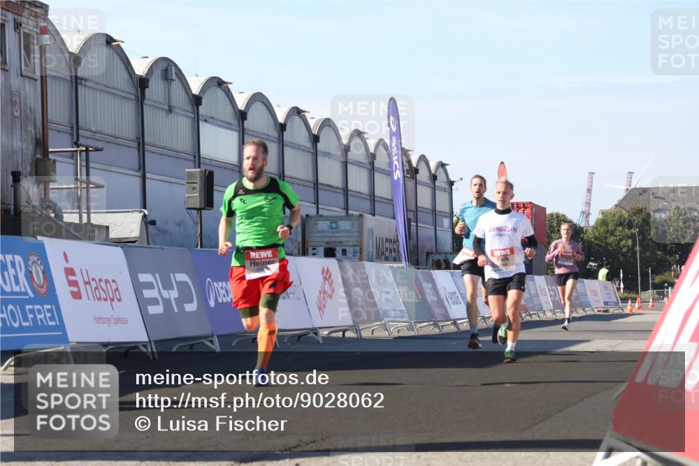 03.10.2025 - Köhlbrandbrückenlauf Luisa Fischer http://msf.ph/oto/9028062 03.10.2025 12:58:29 Ziel 4083, 4084, 4241, 5706, 5775, 6617, 6732, 6741 meine-sportfotos.de