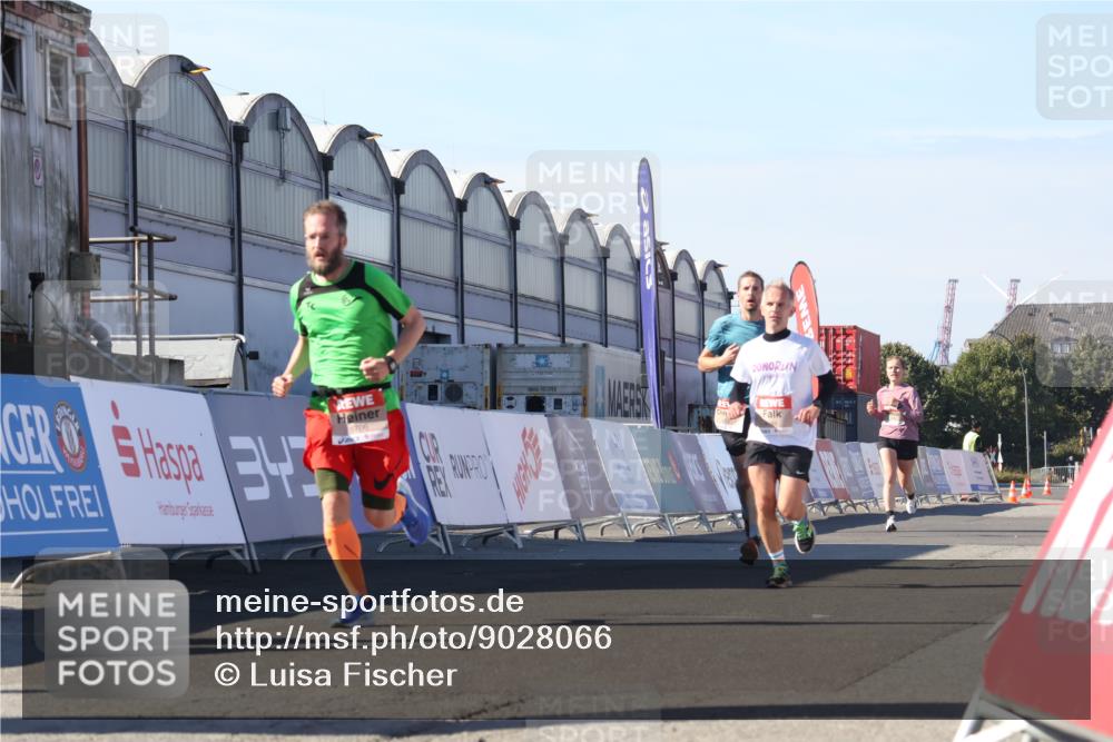 03.10.2025 - Köhlbrandbrückenlauf Luisa Fischer http://msf.ph/oto/9028066 03.10.2025 12:58:30 Ziel 4083, 4084, 4241, 5706, 5775, 6617, 6732, 6741 meine-sportfotos.de