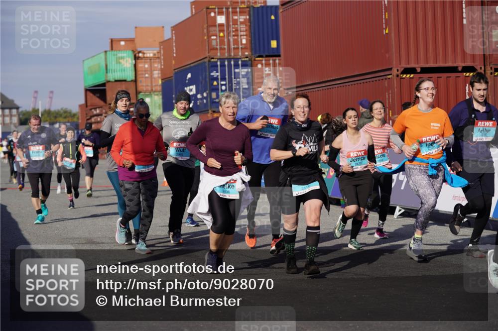 03.10.2025 - Köhlbrandbrückenlauf Michael Burmester http://msf.ph/oto/9028070 03.10.2025 10:32:18 Ziel 1749, 1908, 1923, 2041, 2085, 2116, 2159, 2184, 2212, 2316, 2338, 2365, 2436, 2470, 2568, 2569, 2599, 3033, 3045, 3737, 3780 meine-sportfotos.de