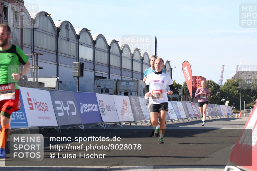 03.10.2025 - Köhlbrandbrückenlauf Luisa Fischer http://msf.ph/oto/9028078 03.10.2025 12:58:31 Ziel 4083, 4084, 4241, 5706, 5775, 6617, 6741 meine-sportfotos.de