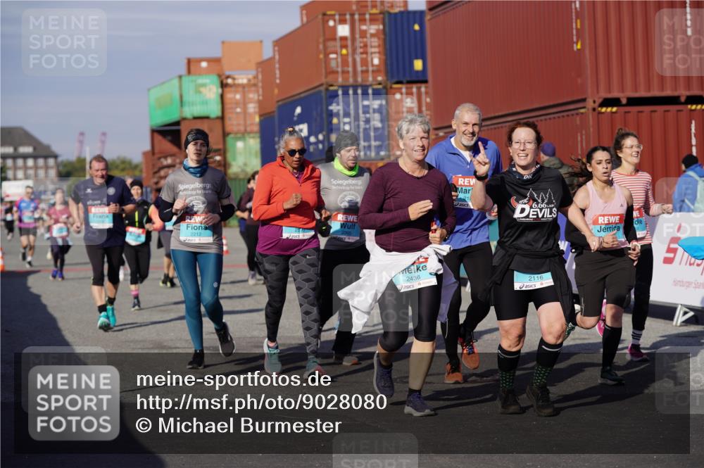 03.10.2025 - Köhlbrandbrückenlauf Michael Burmester http://msf.ph/oto/9028080 03.10.2025 10:32:18 Ziel 1749, 1908, 1923, 2041, 2085, 2116, 2159, 2184, 2212, 2316, 2338, 2365, 2436, 2470, 2568, 2569, 2599, 3033, 3045, 3737, 3780 meine-sportfotos.de
