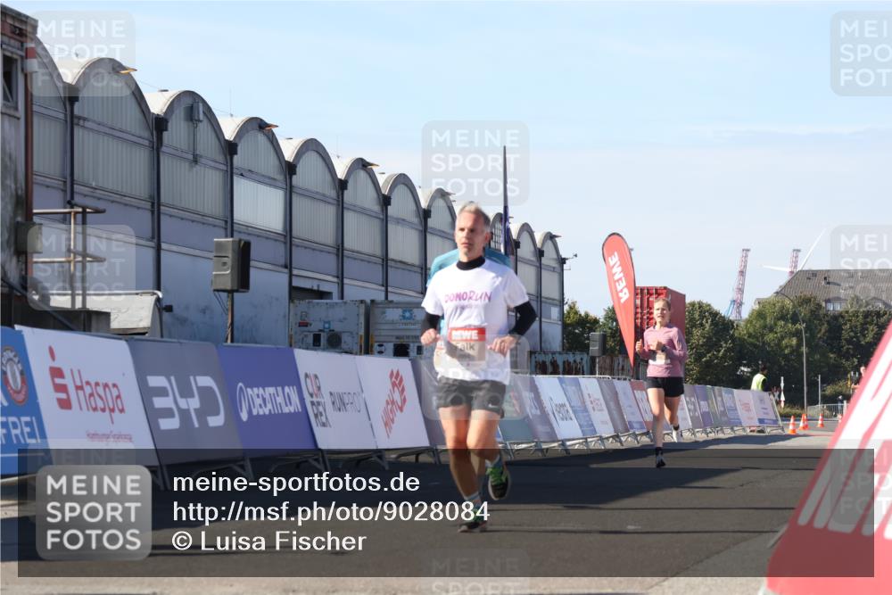 03.10.2025 - Köhlbrandbrückenlauf Luisa Fischer http://msf.ph/oto/9028084 03.10.2025 12:58:31 Ziel 4083, 4084, 4241, 5706, 5775, 6617, 6741 meine-sportfotos.de