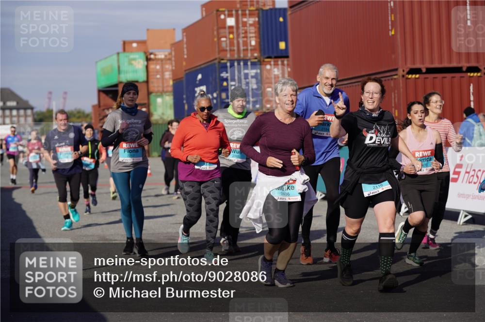 03.10.2025 - Köhlbrandbrückenlauf Michael Burmester http://msf.ph/oto/9028086 03.10.2025 10:32:19 Ziel 1749, 1908, 1923, 2041, 2085, 2116, 2159, 2184, 2212, 2316, 2338, 2365, 2436, 2470, 2568, 2569, 2599, 3033, 3045, 3737, 3780 meine-sportfotos.de