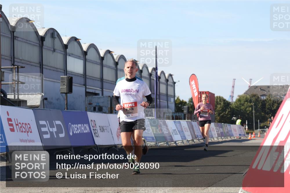 03.10.2025 - Köhlbrandbrückenlauf Luisa Fischer http://msf.ph/oto/9028090 03.10.2025 12:58:31 Ziel 4083, 4084, 4241, 5706, 5775, 6617, 6741 meine-sportfotos.de