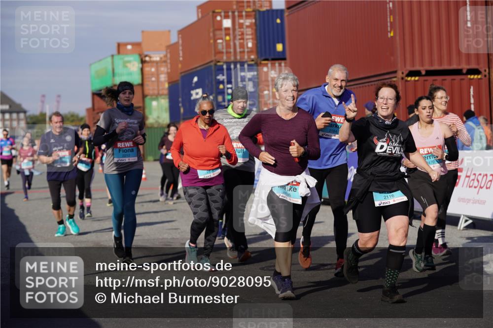 03.10.2025 - Köhlbrandbrückenlauf Michael Burmester http://msf.ph/oto/9028095 03.10.2025 10:32:19 Ziel 1749, 1908, 1923, 2041, 2085, 2116, 2159, 2184, 2212, 2316, 2338, 2365, 2436, 2470, 2568, 2569, 2599, 3033, 3045, 3737, 3780 meine-sportfotos.de