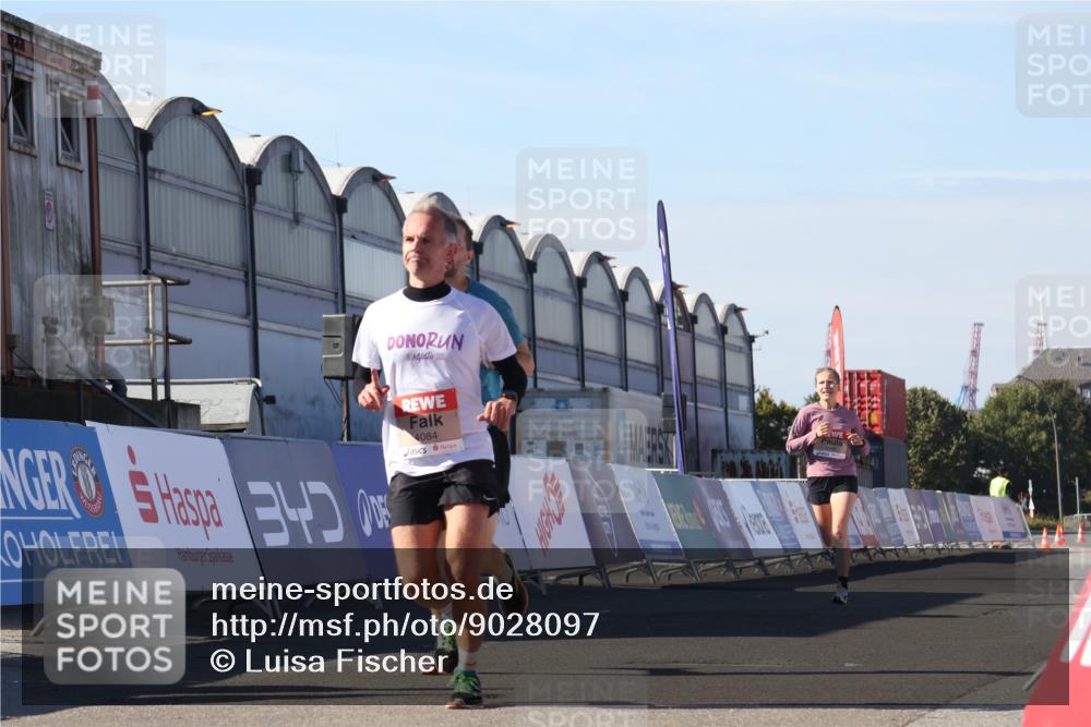 03.10.2025 - Köhlbrandbrückenlauf Luisa Fischer http://msf.ph/oto/9028097 03.10.2025 12:58:32 Ziel 4084, 4148, 4241, 5706, 5775, 6617, 6741 meine-sportfotos.de