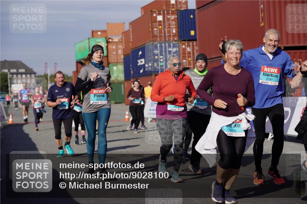 03.10.2025 - Köhlbrandbrückenlauf Michael Burmester http://msf.ph/oto/9028100 03.10.2025 10:32:19 Ziel 1749, 1908, 1923, 2041, 2085, 2116, 2159, 2184, 2212, 2316, 2338, 2365, 2436, 2470, 2568, 2569, 2599, 3033, 3045, 3737, 3780 meine-sportfotos.de