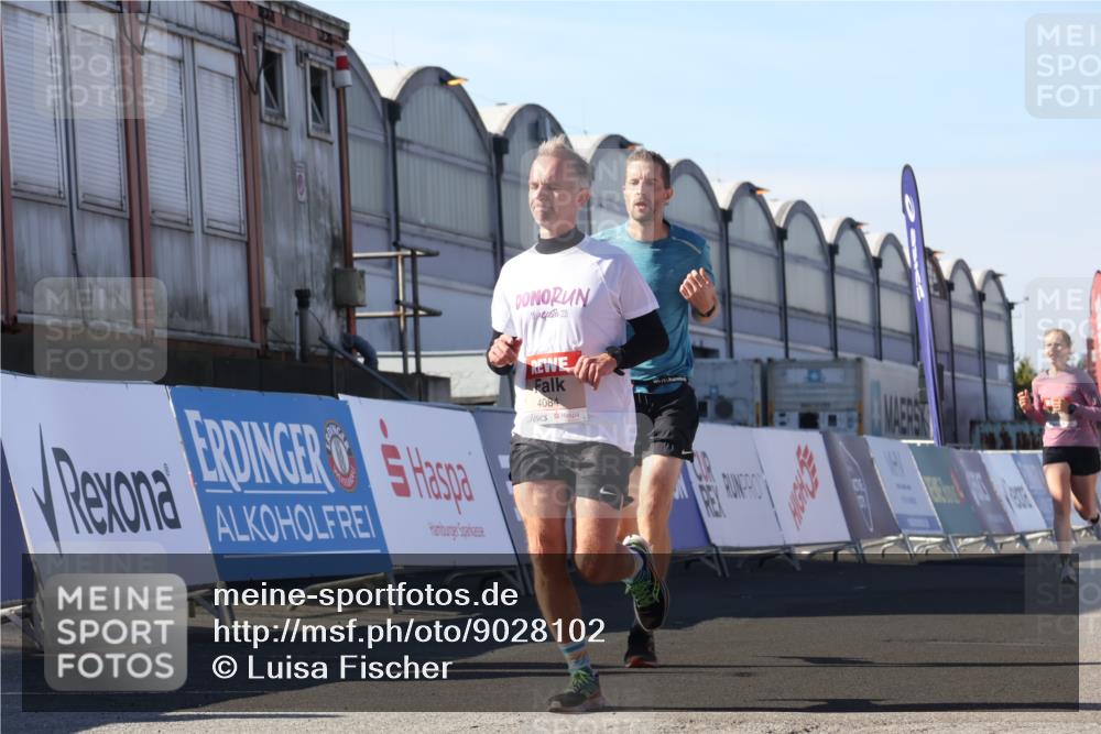 03.10.2025 - Köhlbrandbrückenlauf Luisa Fischer http://msf.ph/oto/9028102 03.10.2025 12:58:32 Ziel 4084, 4148, 4241, 5706, 5775, 6617, 6741 meine-sportfotos.de