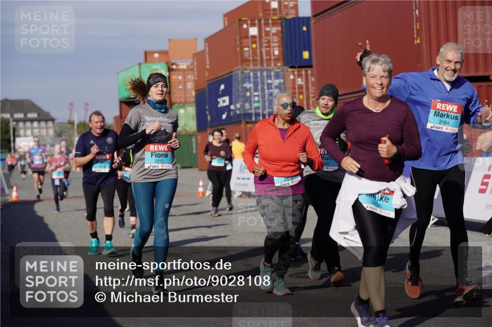 03.10.2025 - Köhlbrandbrückenlauf Michael Burmester http://msf.ph/oto/9028108 03.10.2025 10:32:19 Ziel 1749, 1908, 1923, 2041, 2085, 2116, 2159, 2184, 2212, 2316, 2338, 2365, 2436, 2470, 2568, 2569, 2599, 3033, 3045, 3737, 3780 meine-sportfotos.de