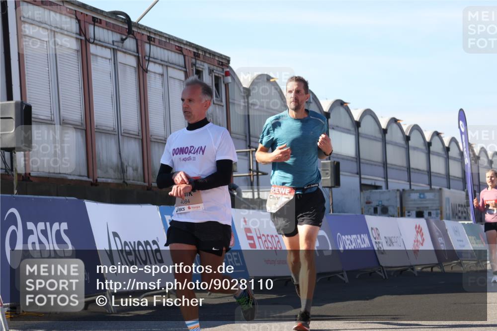 03.10.2025 - Köhlbrandbrückenlauf Luisa Fischer http://msf.ph/oto/9028110 03.10.2025 12:58:33 Ziel 4084, 4148, 4241, 5706, 5775, 6617, 6741 meine-sportfotos.de