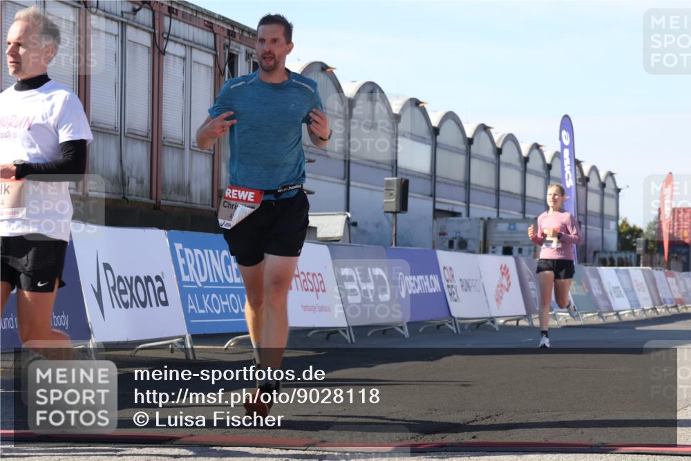 03.10.2025 - Köhlbrandbrückenlauf Luisa Fischer http://msf.ph/oto/9028118 03.10.2025 12:58:34 Ziel 4084, 4148, 4241, 5706, 5775, 6617, 6741 meine-sportfotos.de