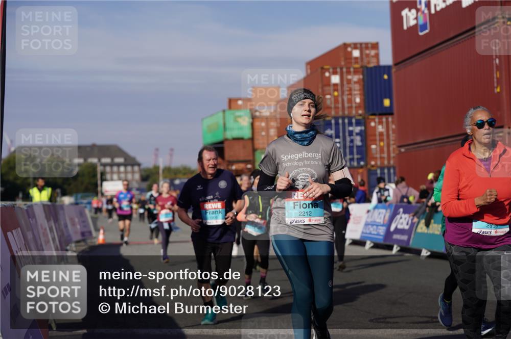 03.10.2025 - Köhlbrandbrückenlauf Michael Burmester http://msf.ph/oto/9028123 03.10.2025 10:32:21 Ziel 1749, 1908, 1923, 2041, 2085, 2116, 2159, 2184, 2212, 2316, 2338, 2365, 2436, 2470, 2568, 2569, 2599, 3045, 3076, 3077, 3737, 3780 meine-sportfotos.de