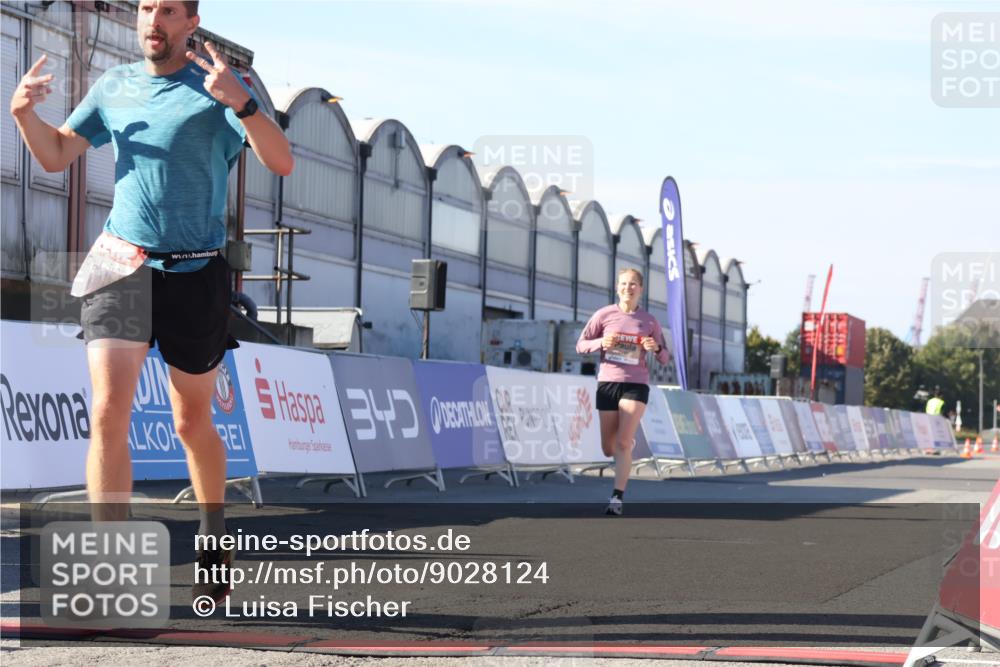 03.10.2025 - Köhlbrandbrückenlauf Luisa Fischer http://msf.ph/oto/9028124 03.10.2025 12:58:34 Ziel 4084, 4148, 4241, 5706, 5775, 6617, 6741 meine-sportfotos.de