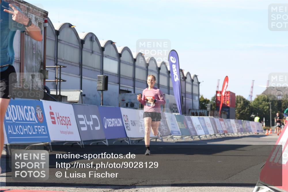 03.10.2025 - Köhlbrandbrückenlauf Luisa Fischer http://msf.ph/oto/9028129 03.10.2025 12:58:34 Ziel 4084, 4148, 4241, 5706, 5775, 6617, 6741 meine-sportfotos.de