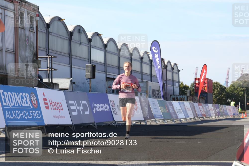 03.10.2025 - Köhlbrandbrückenlauf Luisa Fischer http://msf.ph/oto/9028133 03.10.2025 12:58:35 Ziel 4084, 4148, 4241, 5706, 5775, 6617, 6741 meine-sportfotos.de
