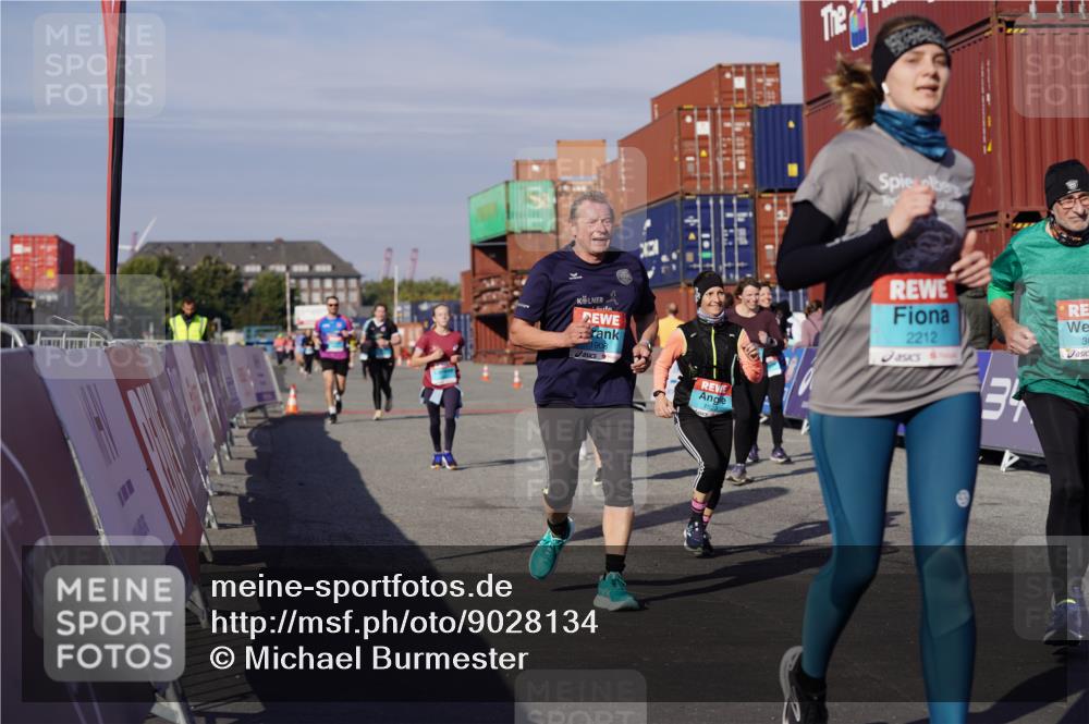 03.10.2025 - Köhlbrandbrückenlauf Michael Burmester http://msf.ph/oto/9028134 03.10.2025 10:32:22 Ziel 1749, 1908, 1923, 2041, 2085, 2159, 2184, 2212, 2316, 2338, 2365, 2470, 2568, 3045, 3076, 3077, 3737, 3780 meine-sportfotos.de