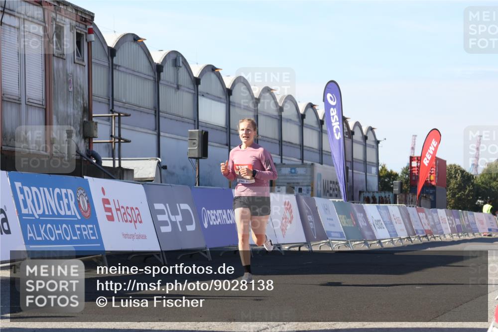 03.10.2025 - Köhlbrandbrückenlauf Luisa Fischer http://msf.ph/oto/9028138 03.10.2025 12:58:35 Ziel 4084, 4148, 4241, 5706, 5775, 6617, 6741 meine-sportfotos.de