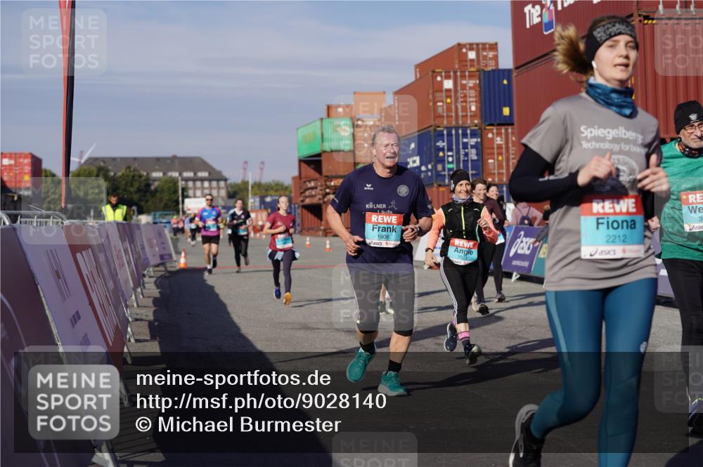 03.10.2025 - Köhlbrandbrückenlauf Michael Burmester http://msf.ph/oto/9028140 03.10.2025 10:32:22 Ziel 1749, 1908, 1923, 2041, 2085, 2159, 2184, 2212, 2316, 2338, 2365, 2470, 2568, 3045, 3076, 3077, 3737, 3780 meine-sportfotos.de