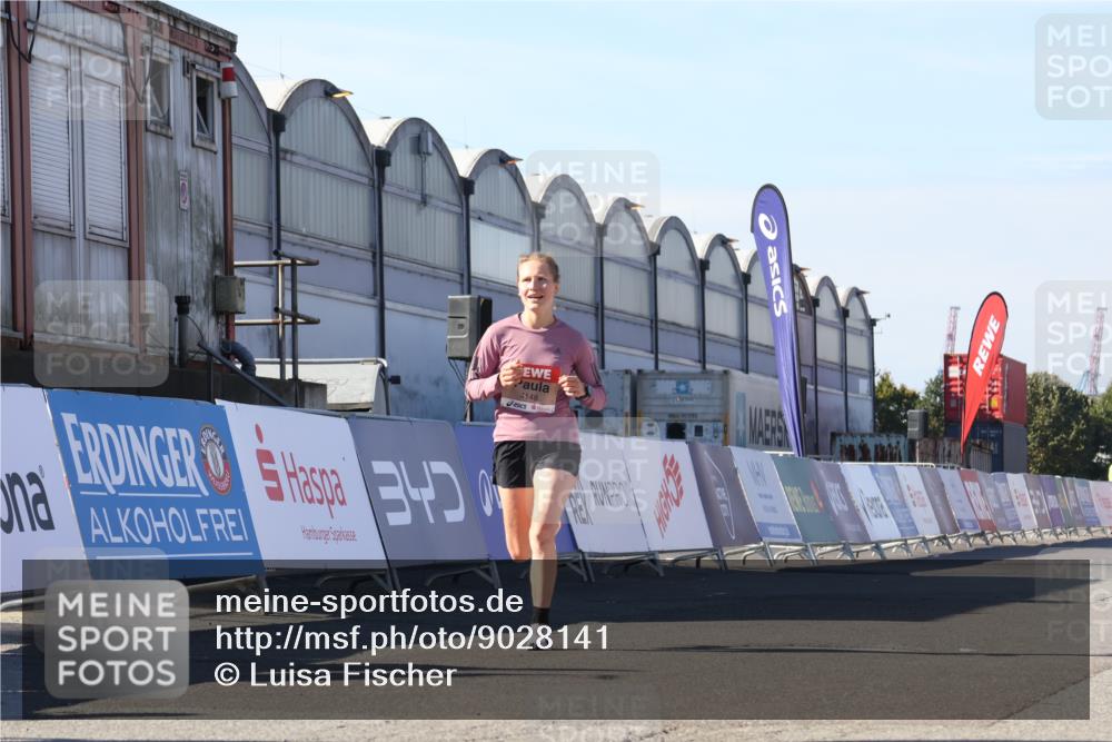 03.10.2025 - Köhlbrandbrückenlauf Luisa Fischer http://msf.ph/oto/9028141 03.10.2025 12:58:35 Ziel 4084, 4148, 4241, 5706, 5775, 6617, 6741 meine-sportfotos.de