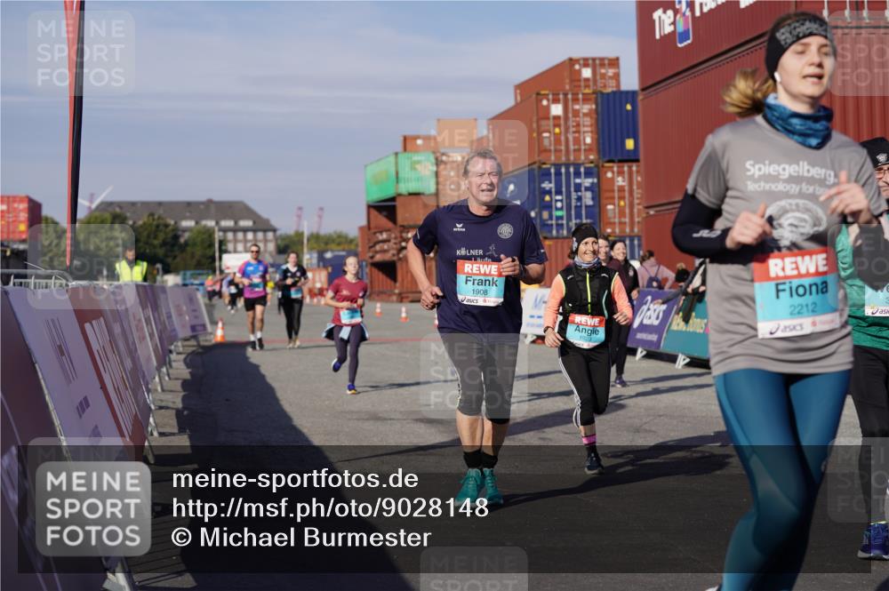 03.10.2025 - Köhlbrandbrückenlauf Michael Burmester http://msf.ph/oto/9028148 03.10.2025 10:32:22 Ziel 1749, 1908, 1923, 2041, 2085, 2159, 2184, 2212, 2316, 2338, 2365, 2470, 2568, 3045, 3076, 3077, 3737, 3780 meine-sportfotos.de