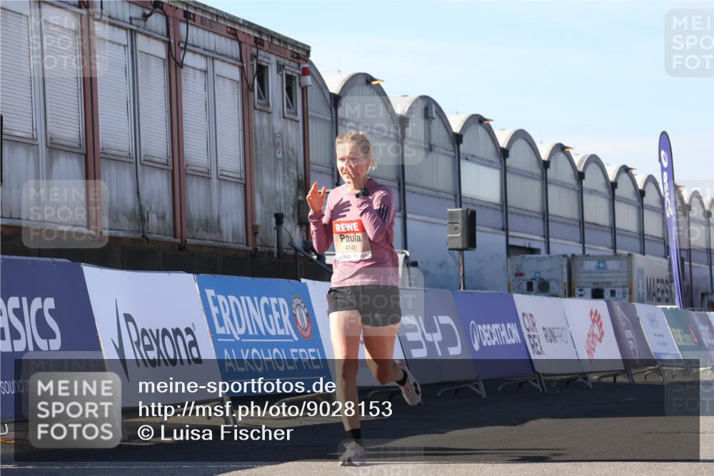 03.10.2025 - Köhlbrandbrückenlauf Luisa Fischer http://msf.ph/oto/9028153 03.10.2025 12:58:36 Ziel 4084, 4148, 4241, 5706, 5775, 6617 meine-sportfotos.de