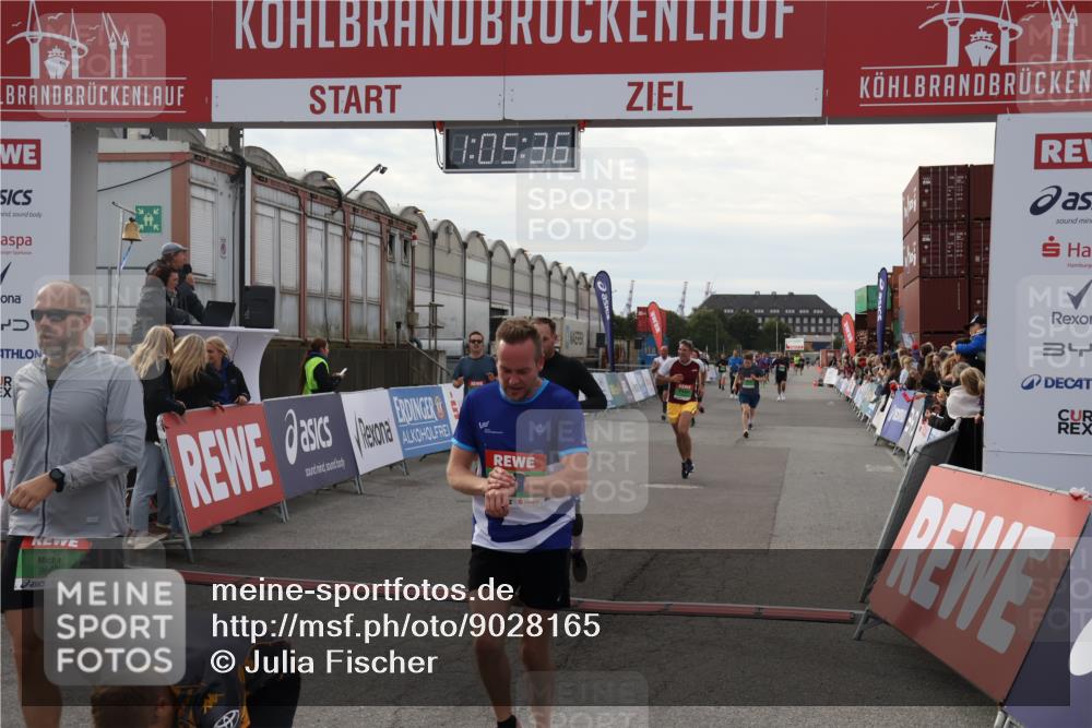 03.10.2025 - Köhlbrandbrückenlauf Julia Fischer http://msf.ph/oto/9028165 03.10.2025 16:05:36 Ziel 7031, 7151, 7213, 7241, 7394, 7546, 8099, 8199, 9127, 9299, 9317, 9475, 9499, 9669 meine-sportfotos.de