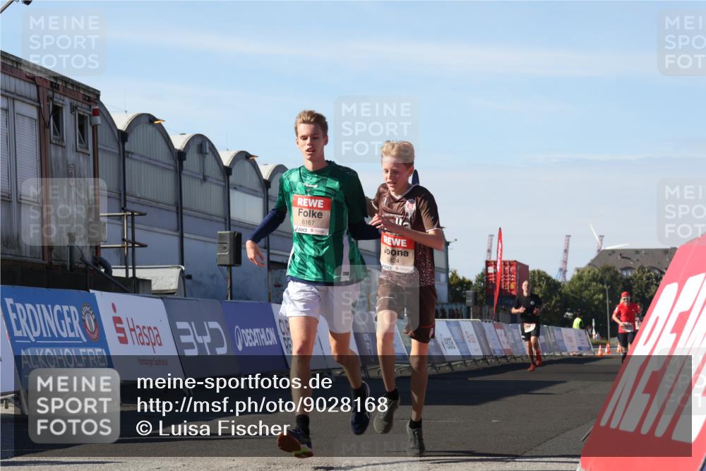03.10.2025 - Köhlbrandbrückenlauf Luisa Fischer http://msf.ph/oto/9028168 03.10.2025 12:58:44 Ziel 4084, 4148, 4241, 5824, 6167 meine-sportfotos.de
