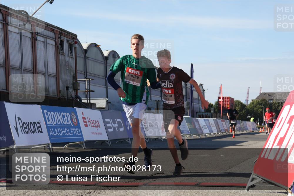 03.10.2025 - Köhlbrandbrückenlauf Luisa Fischer http://msf.ph/oto/9028173 03.10.2025 12:58:44 Ziel 4084, 4148, 4241, 5824, 6167 meine-sportfotos.de