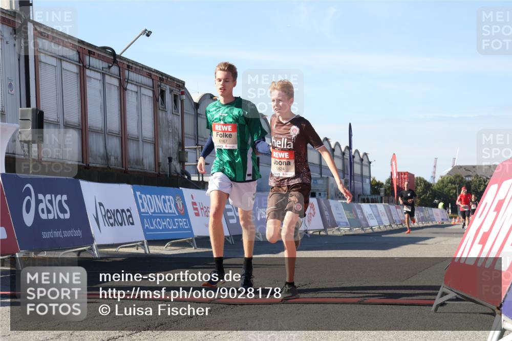 03.10.2025 - Köhlbrandbrückenlauf Luisa Fischer http://msf.ph/oto/9028178 03.10.2025 12:58:44 Ziel 4084, 4148, 4241, 5824, 6167 meine-sportfotos.de