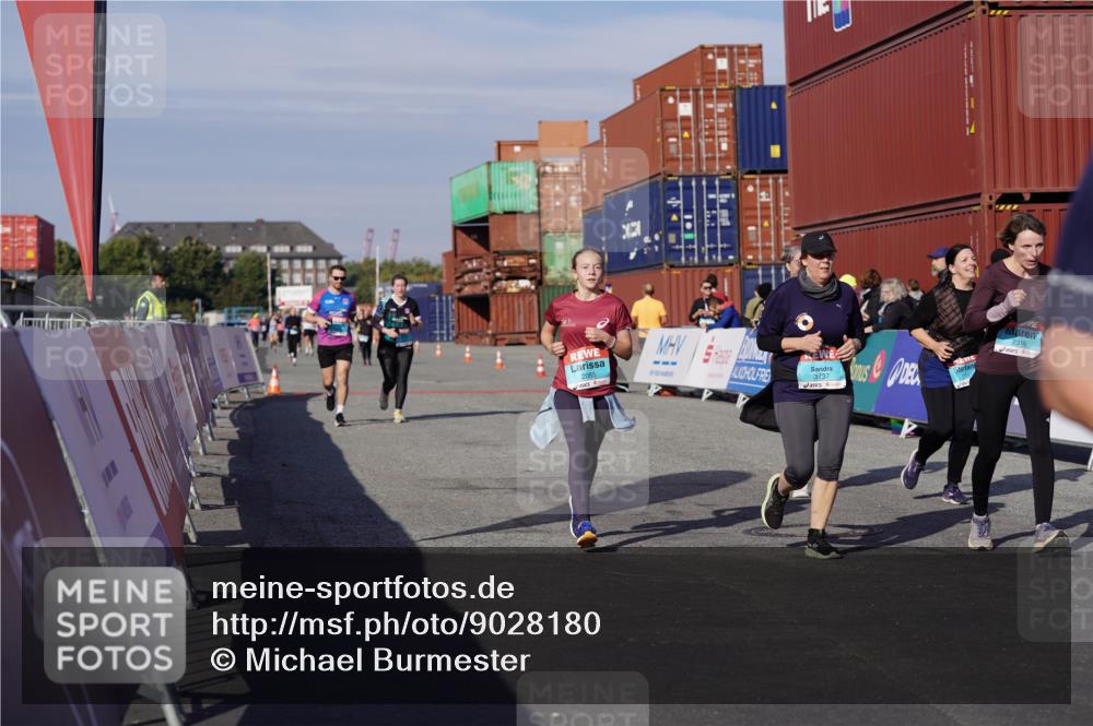 03.10.2025 - Köhlbrandbrückenlauf Michael Burmester http://msf.ph/oto/9028180 03.10.2025 10:32:24 Ziel 1749, 1908, 1923, 2041, 2085, 2316, 2338, 2568, 3045, 3076, 3077, 3737, 3780 meine-sportfotos.de
